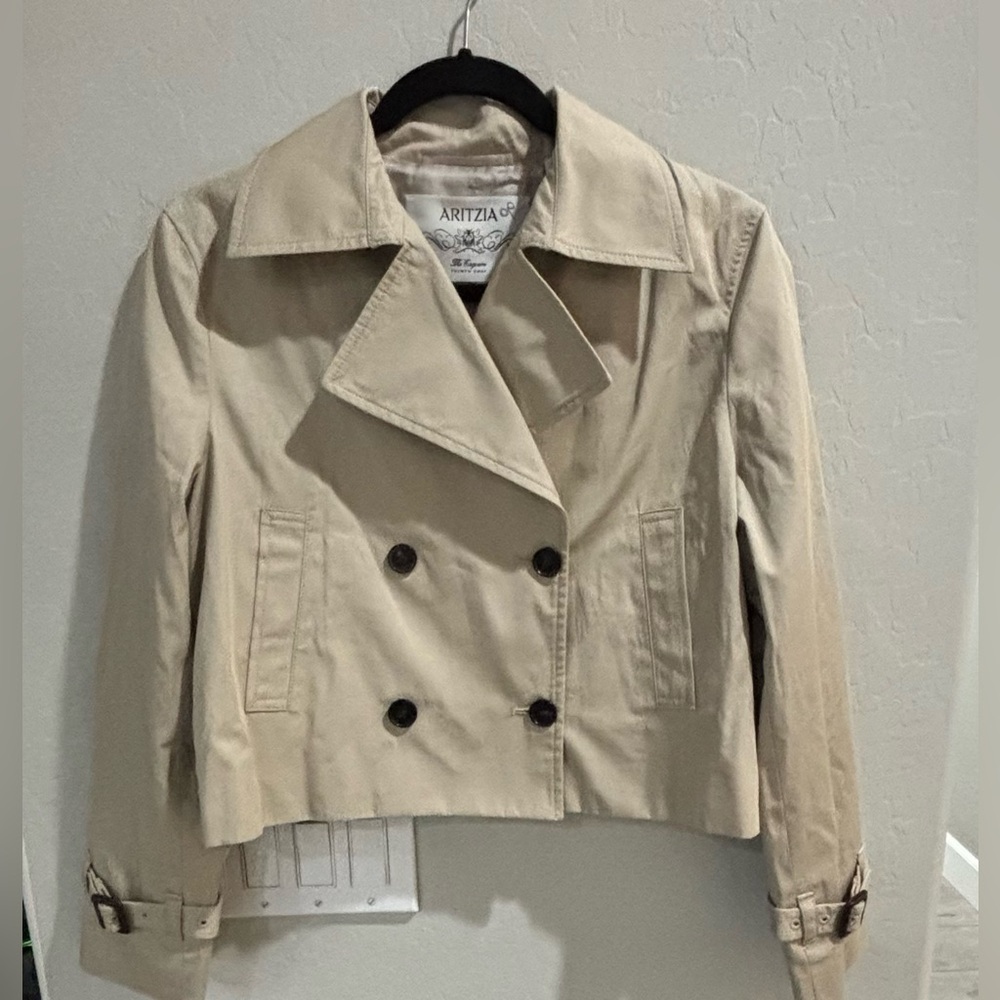 NWT Aritzia The Esquire Cropped Trench Coat - City Twill Marcona Beige Size XS - Picture 3 of 16
